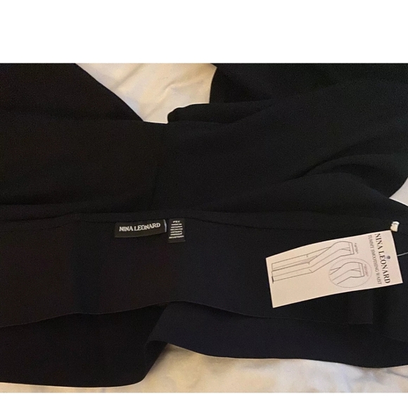 NEW!! NINA LEONARD CAPRI PANTS. - Picture 2 of 6